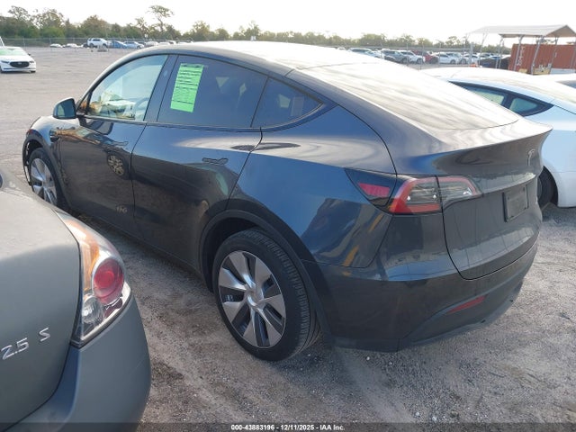 2024 TESLA MODEL Y 7SAYGDEE0RA239069 Photo 2
