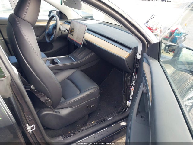 2024 TESLA MODEL Y 7SAYGDEE0RA239069 Photo 4
