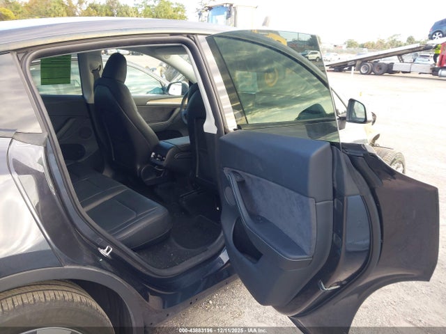 2024 TESLA MODEL Y 7SAYGDEE0RA239069 Photo 7