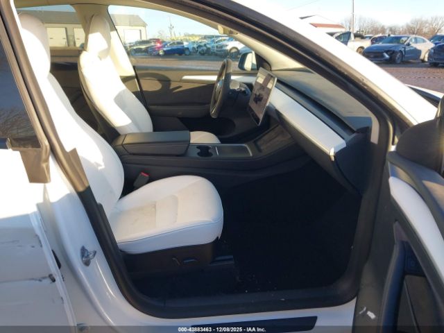 2023 TESLA MODEL Y 7SAYGDEEXPF618404 Photo 4