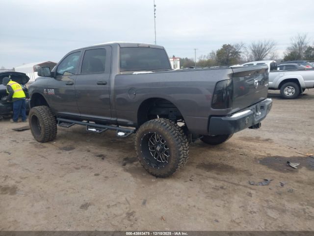 2016 RAM 2500 3C6UR5CL4GG129897 Photo 2
