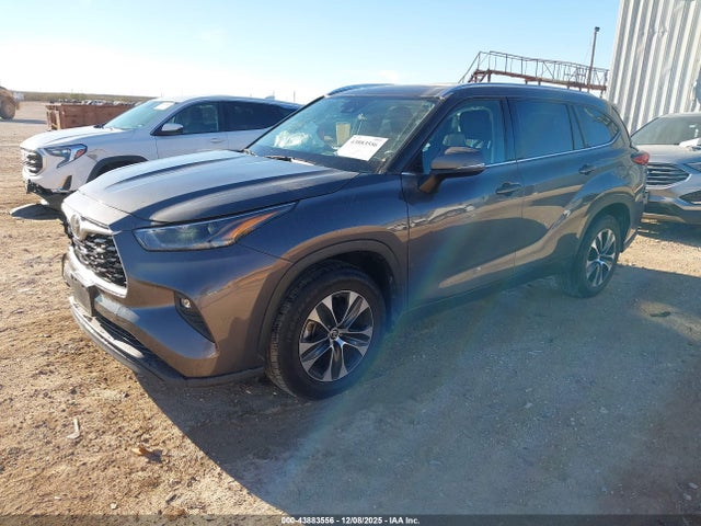 5TDGZRAHXMS523428 Toyota Highlander Xle