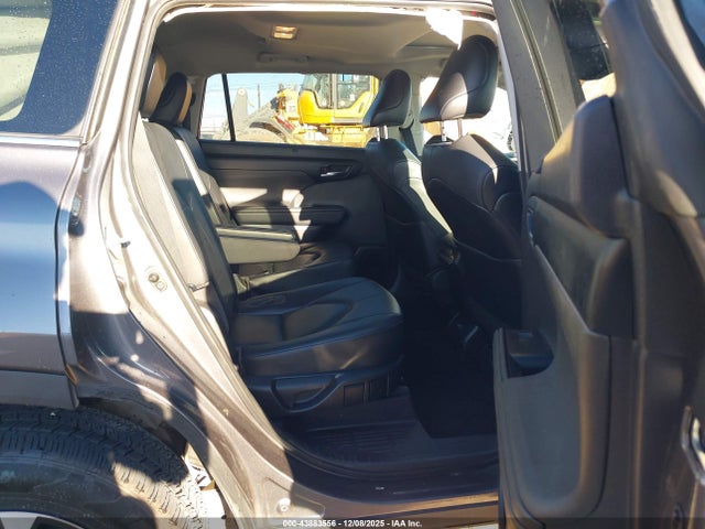 5TDGZRAHXMS523428 Toyota Highlander Xle