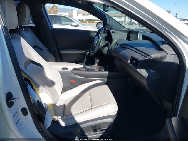 JTHX9JBH8M2042728 Lexus UX 250H