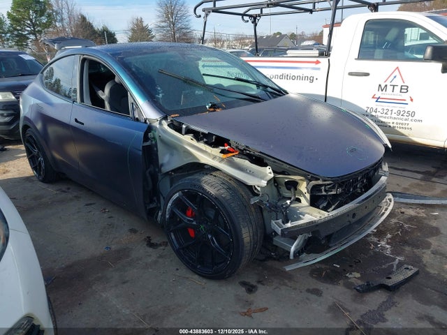 2023 TESLA MODEL Y 7SAYGDEF1PF886671 Photo 0