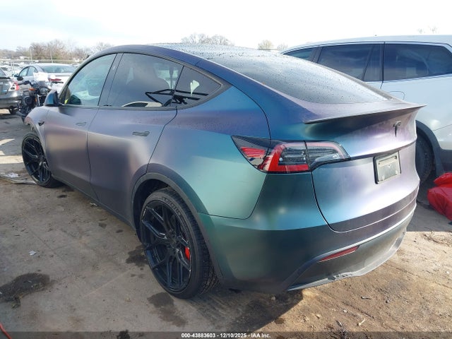 2023 TESLA MODEL Y 7SAYGDEF1PF886671 Photo 2