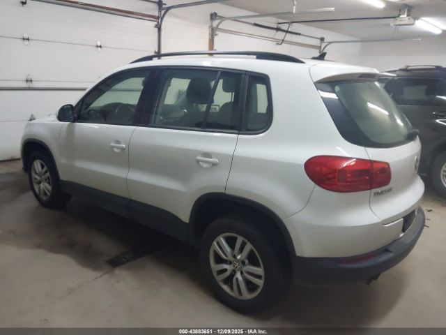 2017 VOLKSWAGEN TIGUAN WVGBV7AX2HK038310 Photo 2