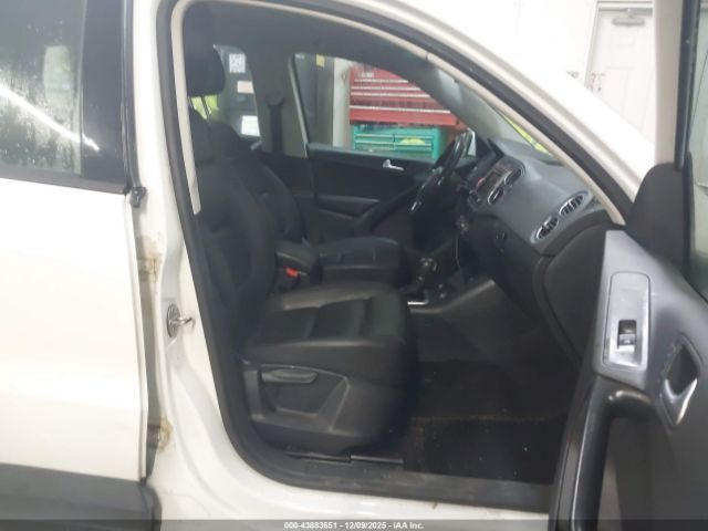 2017 VOLKSWAGEN TIGUAN WVGBV7AX2HK038310 Photo 4