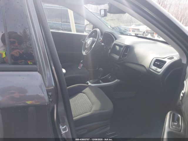 2019 JEEP COMPASS 3C4NJCAB5KT677099 Photo 4