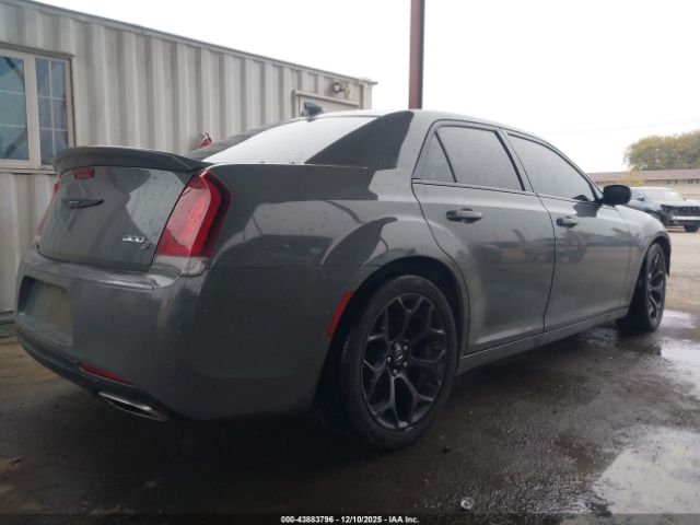 2019 CHRYSLER 300 2C3CCABGXKH562897 Photo 3