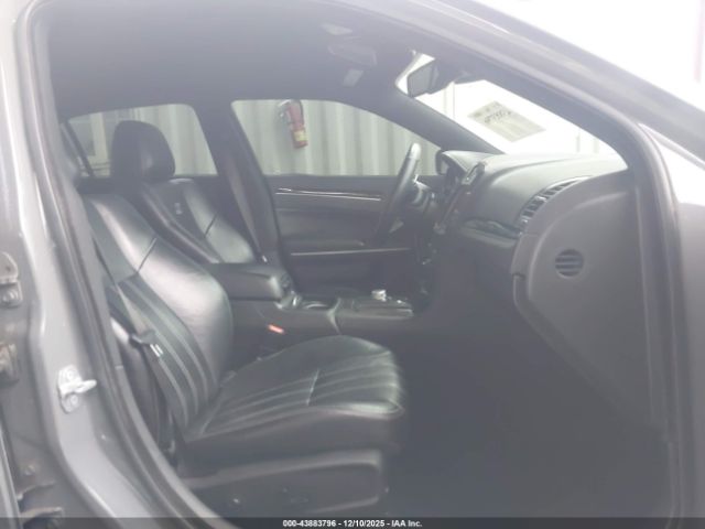 2019 CHRYSLER 300 2C3CCABGXKH562897 Photo 4