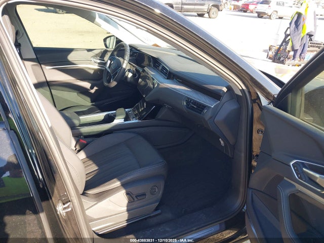 2024 AUDI Q8 E-TRON WA15AAGE6RB024583 Photo 4