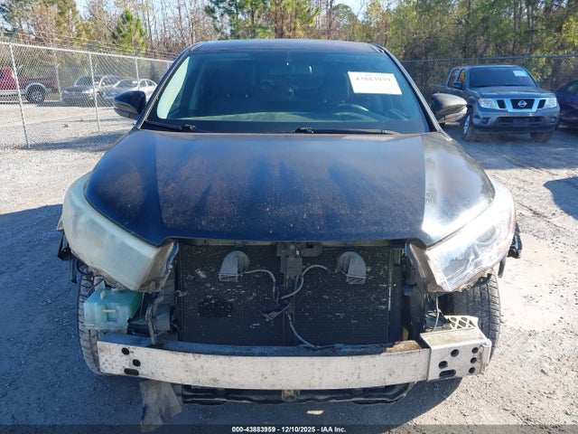 5TDZARFH8FS011162 Toyota Highlander Le