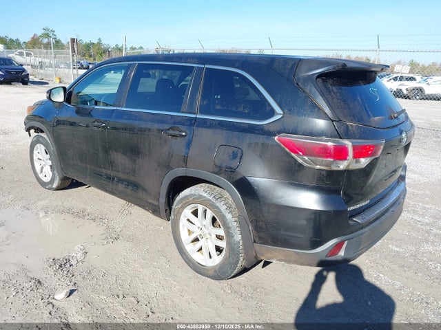 5TDZARFH8FS011162 Toyota Highlander Le