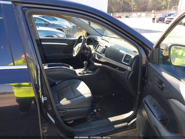 5TDZARFH8FS011162 Toyota Highlander Le