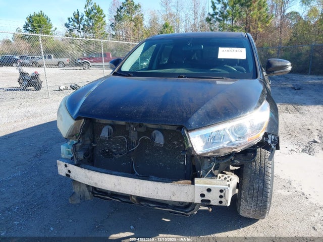 5TDZARFH8FS011162 Toyota Highlander Le