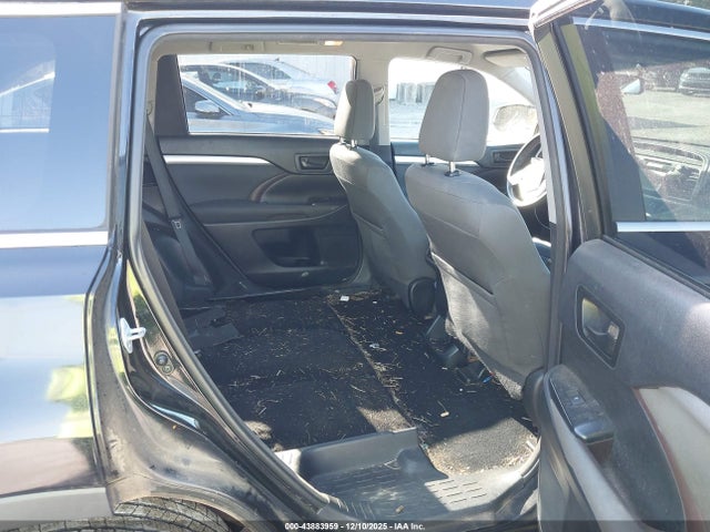 5TDZARFH8FS011162 Toyota Highlander Le