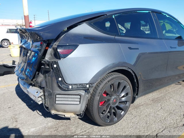 7SAYGDEF9NF407149 Tesla Model Y Performance Dual Motor All-wheel Drive