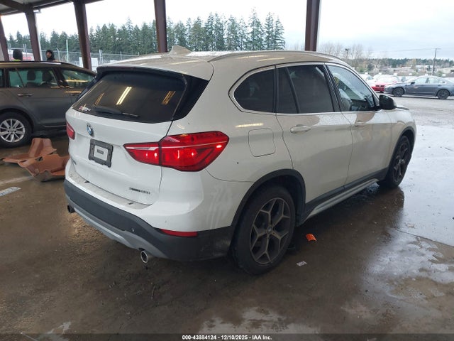 2018 BMW X1 WBXHT3C3XJ5L29281 Photo 3