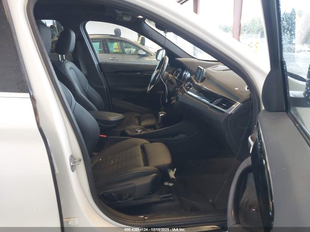 2018 BMW X1 WBXHT3C3XJ5L29281 Photo 4