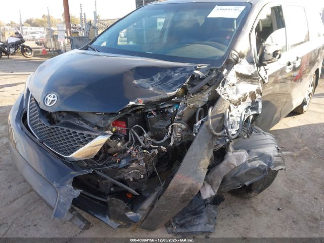 2017 TOYOTA SIENNA 5TDXZ3DC8HS860067 Photo 5