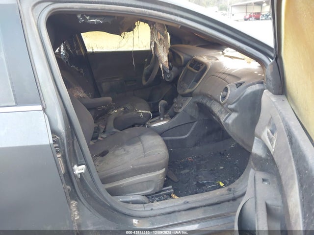 1G1JD5SB8L4111308 Chevrolet Sonic Fwd Lt