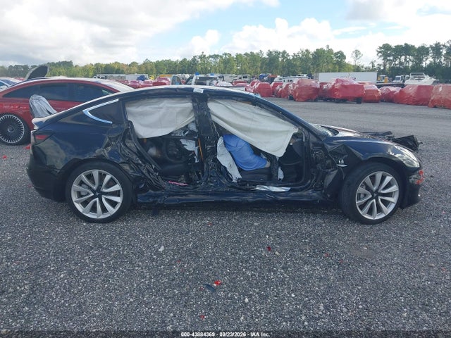 43884369 :رقم المزاد ، 5YJ3E1EA5JF039319 vin ، 2018 Tesla Model 3 مزاد بيع