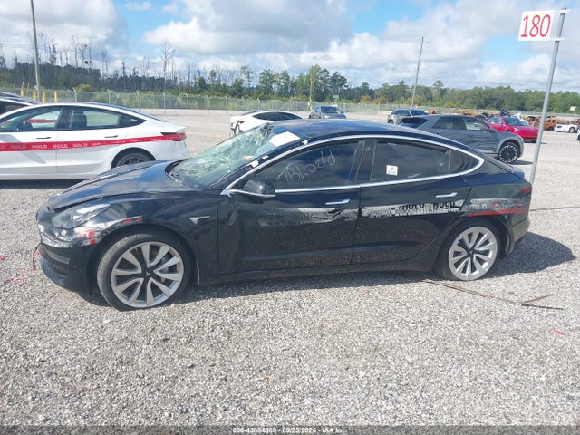 43884369 :رقم المزاد ، 5YJ3E1EA5JF039319 vin ، 2018 Tesla Model 3 مزاد بيع