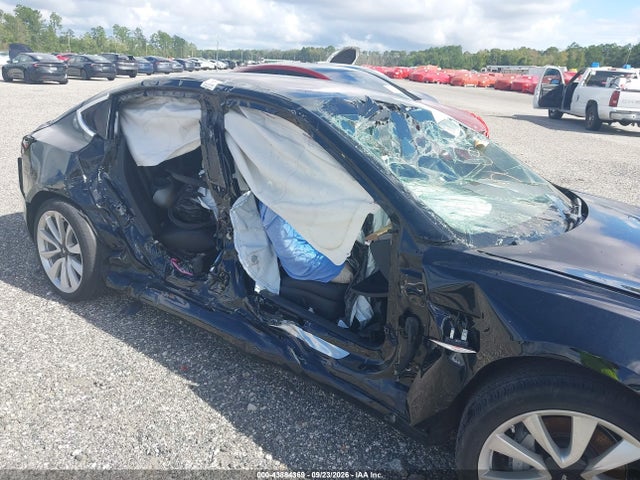 43884369 :رقم المزاد ، 5YJ3E1EA5JF039319 vin ، 2018 Tesla Model 3 مزاد بيع