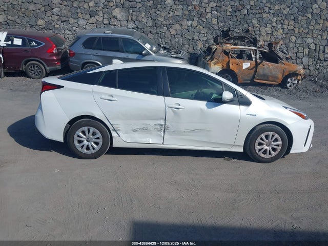 JTDKAMFU1M3139453 Toyota Prius Le