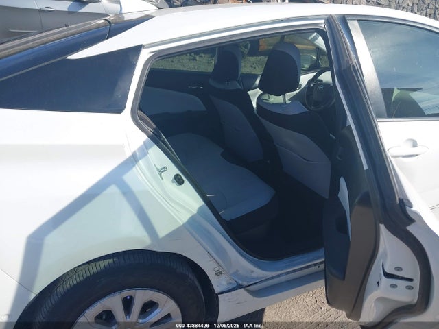 JTDKAMFU1M3139453 Toyota Prius Le