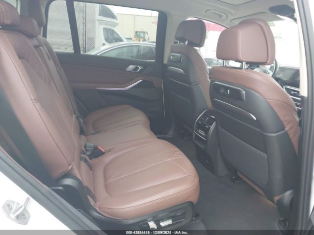2025 BMW X7 5UX23EM0XS9Y18128 Photo 7