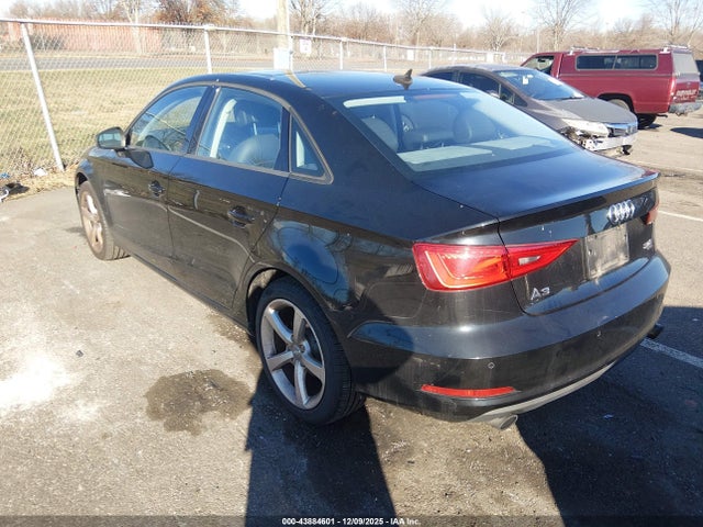 2015 AUDI A3 WAUBFGFF1F1072823 Photo 2
