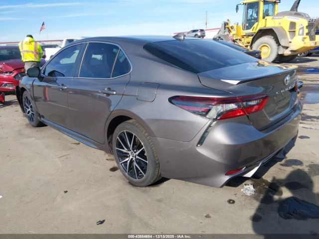 2022 TOYOTA CAMRY 4T1T11AK2NU698932 Photo 2