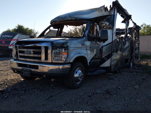 Ford E-450 Cutaway 2017 1FDXE4FS9HDC26909 Image 2