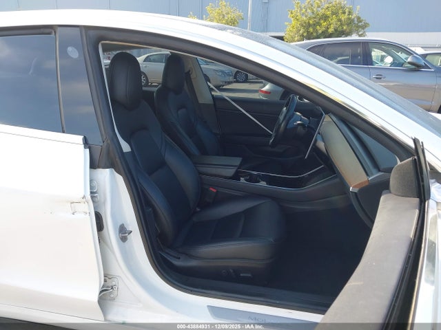 2019 TESLA MODEL 3 5YJ3E1EA1KF396949 Photo 4