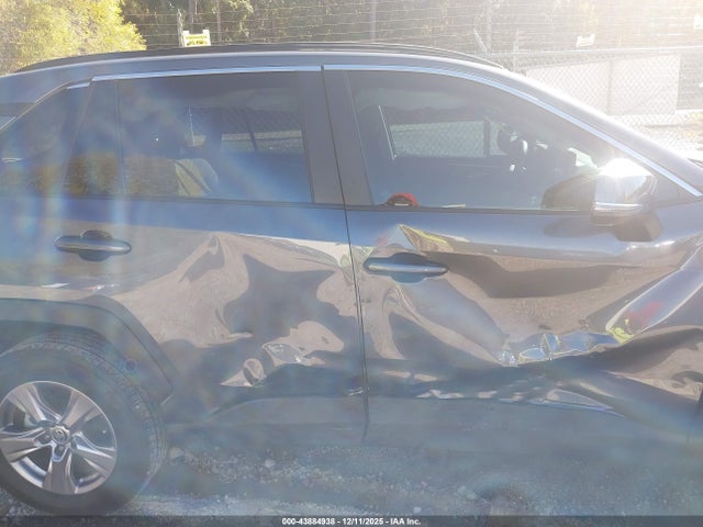 Toyota Rav4 Xle 2022 2T3W1RFV2NC207492 Image 13