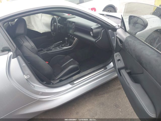 2024 TOYOTA GR86 JF1ZNBE13R8758439 Photo 4