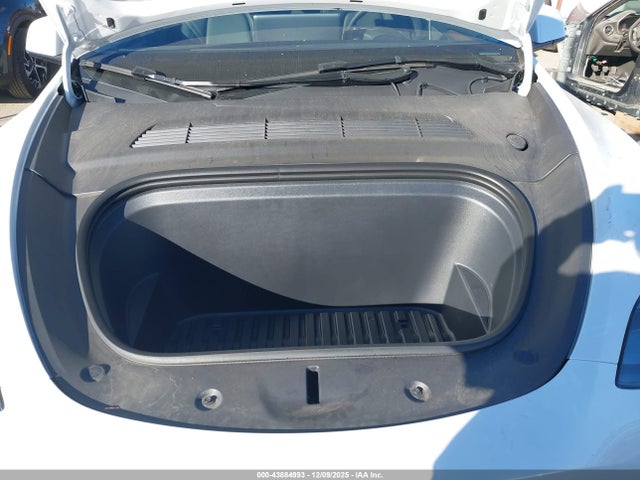 2024 TESLA MODEL Y 7SAYGAEE1RF088907 Photo 9