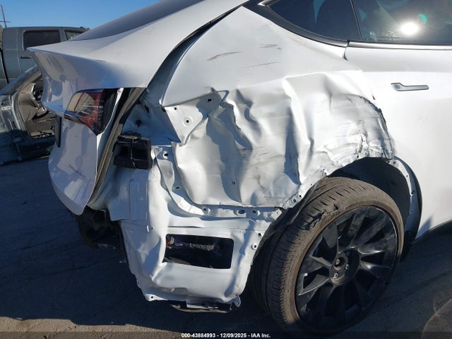 2024 TESLA MODEL Y 7SAYGAEE1RF088907 Photo 5