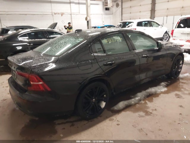 2024 VOLVO S60 7JRL12TH8RG311124 Photo 3