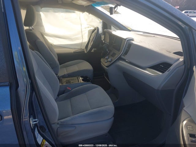 5TDJK3DC1FS126443 Toyota Sienna Le 7 Passenger