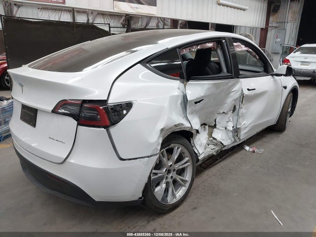 2023 TESLA MODEL Y 7SAYGDEE8PA097731 Photo 3