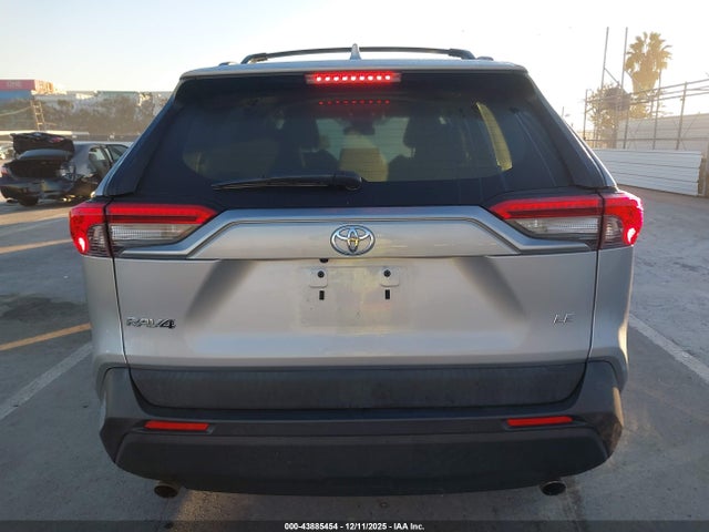 Toyota RAV4 LE 2019 2T3H1RFV2KC001139 Image 17