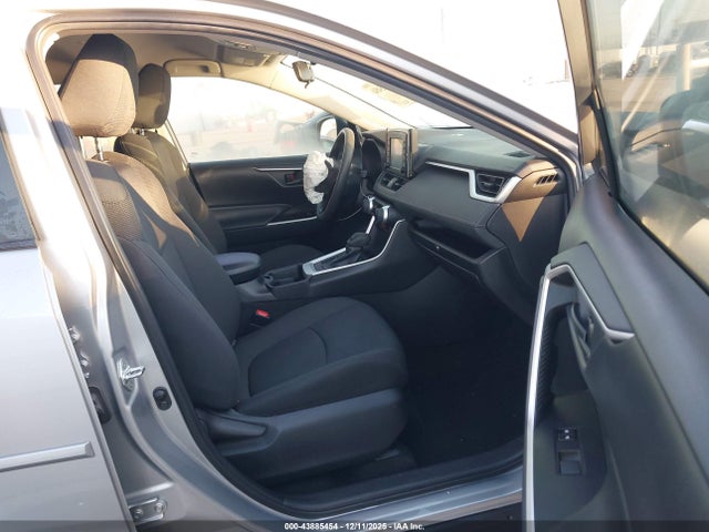 2019 TOYOTA RAV4 2T3H1RFV2KC001139 Photo 4