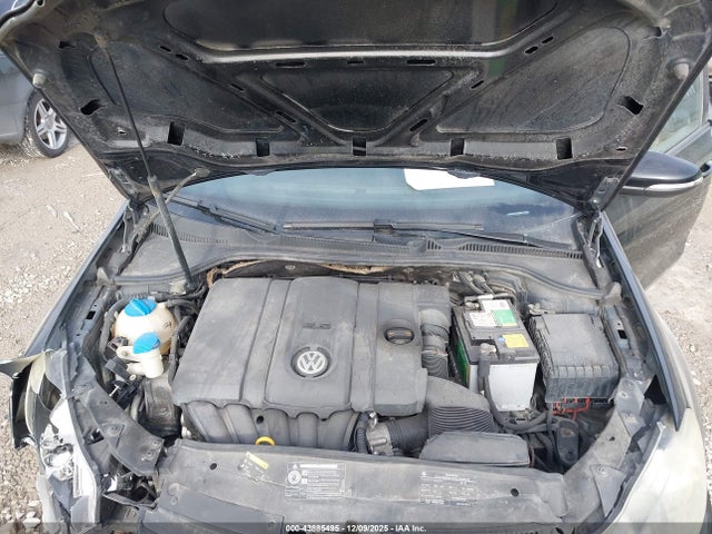 43885495 :رقم المزاد ، WVWDA7AJ6BW121629 vin ، 2011 Volkswagen Golf 2.5l 4-door مزاد بيع
