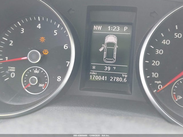 43885495 :رقم المزاد ، WVWDA7AJ6BW121629 vin ، 2011 Volkswagen Golf 2.5l 4-door مزاد بيع
