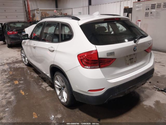 2015 BMW X1 WBAVL1C51FVY24804 Photo 2