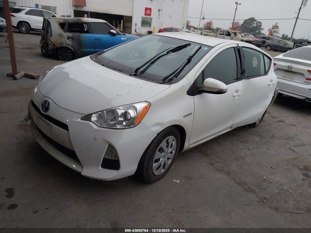 JTDKDTB30E1061548 Toyota Prius C Three