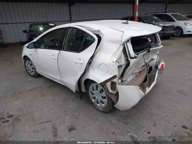 JTDKDTB30E1061548 Toyota Prius C Three